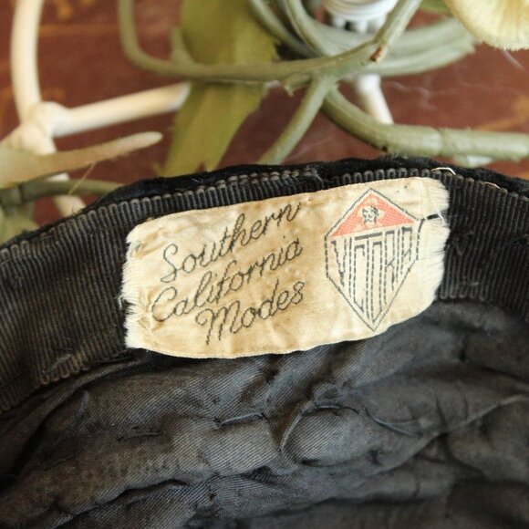 Vintage 1920s Cloche Hat, Black Velvet Southern California Modes Victoria main image 10